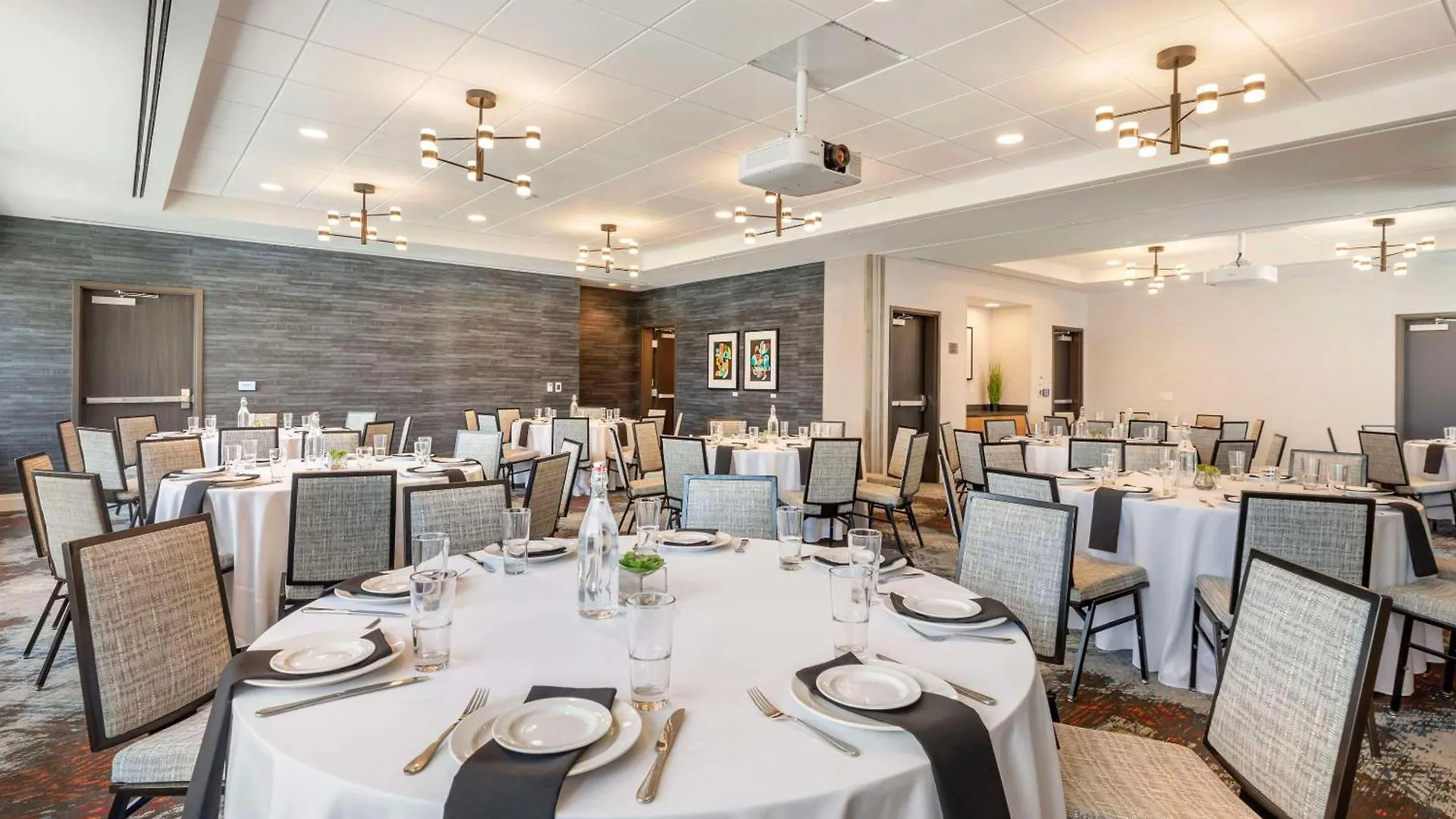 Cambria Hotel Denver Downtown Rino