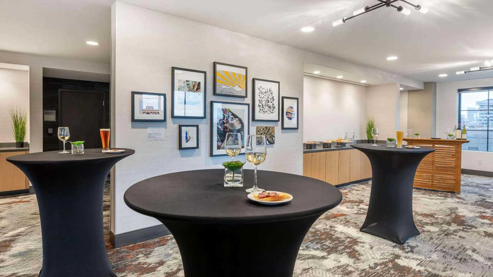Cambria Hotel Denver Downtown Rino