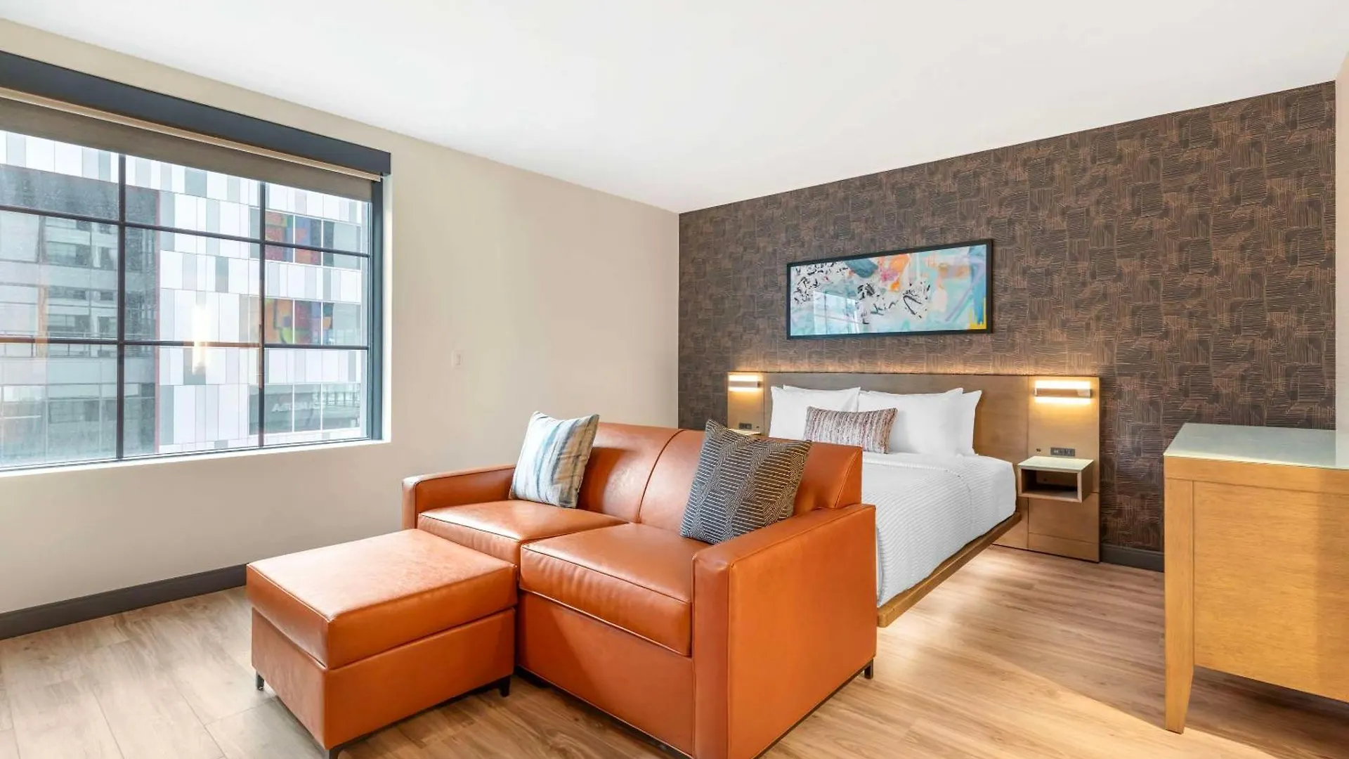 Cambria Hotel Denver Downtown Rino